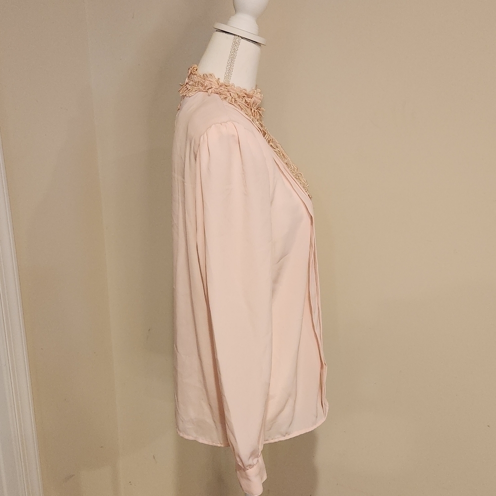 Vintage Worthington Womens's Light Pink Blouse with Lace detail, size 8 - Picture 4 of 12